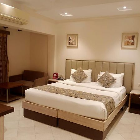 Meritas Crystal Resort Lonavala Exteriör bild